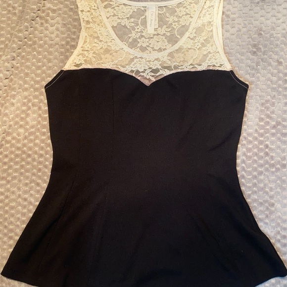 Adorable black and white lace and flare top size XL - Picture 3 of 9